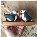 Wieszak z 2 maskonurami