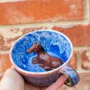 Filiżanka z koniem Opal Blue - rękodzieło ceramiczne ok. 320 ml