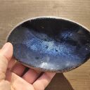 Mały owalny pojemnik ceramiczny na nóżkach