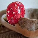Duży kubek ceramiczny z muchomorem - ręcznie lepiony