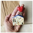 Domek w ciapki z sercem