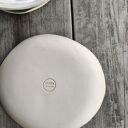 Talerzyk ceramiczny 23 cm „Smakuj życie” - ręcznie robiony z gliny
