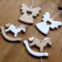 Aniołki i koniki na biegunach - ceramiczne zawieszki choinkowe w zestawie