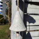 Dzwonek ceramiczny Wolna chwila - subtelna dekoracja ogrodu i balkonu