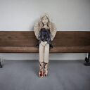 Anioł ceramiczny siedzący