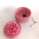 Dekoracyjna szkatułka z żywicy epoksydowej z kwiatowym motywem