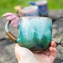 Różowy kubek ceramiczny z kwiatkiem (ok. 450 ml)