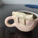 Ręcznie robiona filiżanka ceramiczna z leniwym kotem - pojemność ok. 120 ml