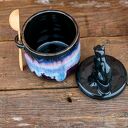 Urokliwa cukiernica - pojemnik na cukier z kotem Czarna Violetta z drewnianą łyżeczką (ceramika handmade)