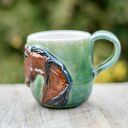 Kubek ceramiczny z koniem - zielony gniady, rękodzieło