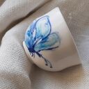 Porcelanowa czarka z motylem - ręcznie toczona, swobodnie malowana w stylu japońskim