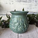 Turkusowy ceramiczny wazon z reliefem