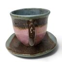 Ręcznie robiona filiżanka ceramiczna z podstawką
