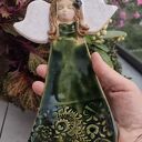 Anioł ceramiczny w zielonej sukience - wyjątkowa dekoracja