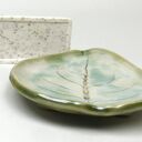 Ceramiczna mydelniczka ręcznie robiona „Pastelowy liść”