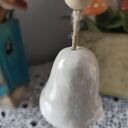 Perłowy dzwoneczek ceramiczny - świąteczna dekoracja i prezent 6 cm