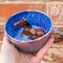 Filiżanka z koniem Opal Blue - rękodzieło ceramiczne dla miłośniczki koni