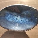 Mały owalny pojemnik ceramiczny na nóżkach