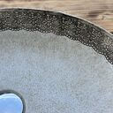 Duża umywalka ceramiczna ręcznie robiona z koronkową fakturą
