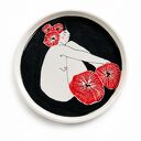 Talerz ceramiczny „Kobieta i czerwone kwiaty” - ręcznie malowany