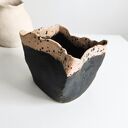 Ręcznie lepiona ceramiczna osłonka na doniczkę