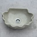 Umywalka ceramiczna w kształcie muszelki