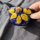 Miseczka ceramiczna na orzeszki z urocza żabką - rękodzieło
