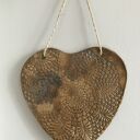 Ceramiczne serce z odciskiem serwetki - wyjątkowy wallhanging do domu