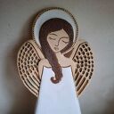 Anioł ceramiczny z kwiatami na ścianę - pamiątka od serca na lata