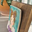 Anioł ceramiczny na desce - wyjątkowa ozdoba i prezent