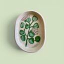 Ręcznie robiony talerzyk ceramiczny 16 &times; 12 cm - motyw roślinny wykonany metodą