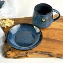 Duża filiżanka / Kubek beczułka granatowy ręcznie robiony ze spodkiem 320 ml - Nocne niebo z sercem