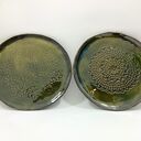 Zielone talerze z motywem koronki