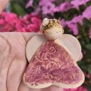 Ręcznie robiony ceramiczny aniołek z serduszkami