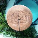 Zestaw 6 ceramicznych zawieszek handmade z motywem roślinnym - jesień w glinie