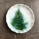 Ceramiczna mydelniczka ręcznie robiona „Burza” - paprotkowy motyw i zielone szkliwo