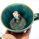 Ceramiczna filiżanka z figurką sowy płomykówki - leśne jeziorko (ok. 380 ml)