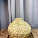 Wazon ceramiczny „Deep Lines” - unikatowa ceramika rzeźbiona