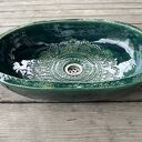 Umywalka ceramiczna owalna z koronkami w butelkowej zieleni - nablatowa