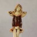 Anioł ceramiczny siedzący