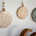 2 ceramiczne wisiory beżowe z odciśniętym wzorem - szkliwione z koralikową zawieszką