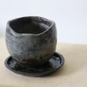 Ceramiczna doniczka raku - ręcznie robiona z ciemnej gliny i szkliwem Otuliny