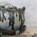 Ręcznie robiona doniczka ceramiczna Otuliny - niebieskie szkliwo i czarna podstawa