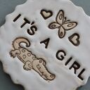 IT'S A GIRL - magnes ceramiczny na narodziny córeczki