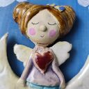Anioł ceramiczny na desce - wyjątkowa dekoracja handmade