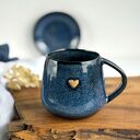 Duża filiżanka / Kubek beczułka granatowy ręcznie robiony ze spodkiem 320 ml - Nocne niebo z sercem