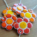 Ceramiczne kwiaty - zestaw 5 kolorowych zawieszek handmade
