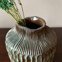 Wazon ceramiczny „Deep Lines” - ręcznie szkliwiony w głębokim niebieskim