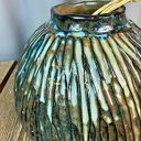 Wazon ceramiczny 'Deep Lines' - ręcznie rzeźbiony unikat