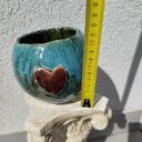 Ręcznie robiona donica-osłonka ceramiczna na kwiaty z serduszkiem